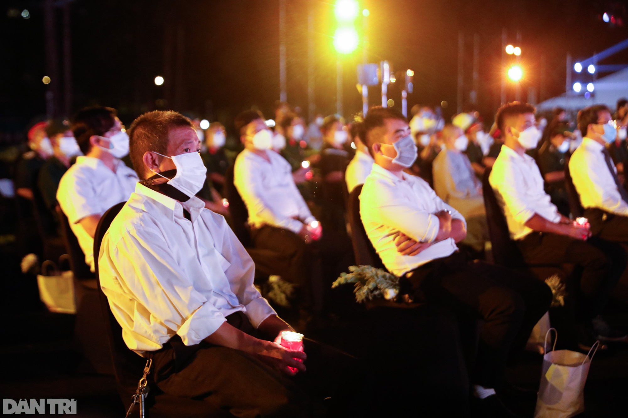 "&Ocirc;ng ấy từng ra chiến trường rồi trở về, nhưng lần n&agrave;y đi kh&ocirc;ng về nữa!" - Ảnh 2.