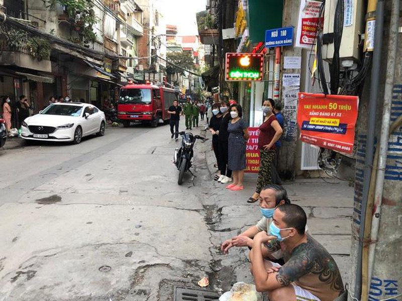 Cháy lớn 1 nhà dân ở Hà Nội nghi do hàng xóm đốt - Ảnh 2.