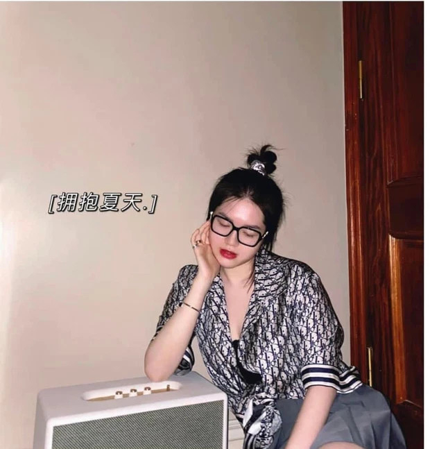 Nhan sắc ái nữ Bầu Thụy: 'Từng nhận được bằng khen của Tổng thống Mỹ, profile siêu đỉnh' - Ảnh 1.