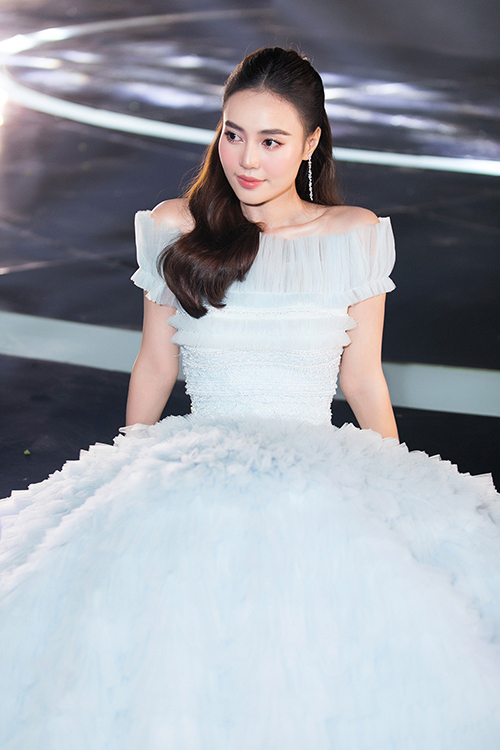 Váy công chúa được sao Việt ưa chuộng - Ảnh 4.