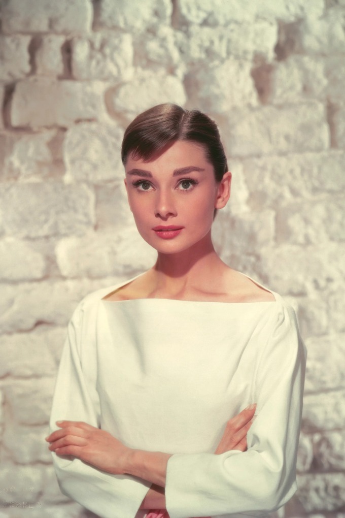 Thói quen chăm sóc làn da của Audrey Hepburn - Ảnh 2.