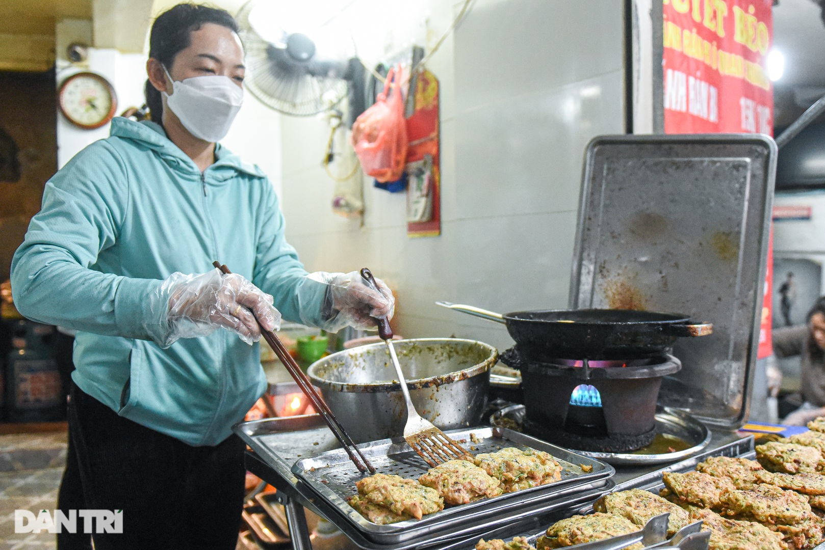 Quán bán đặc sản "rồng đất", 30 năm khách xếp hàng tranh mua ở Hà Nội - Ảnh 5.