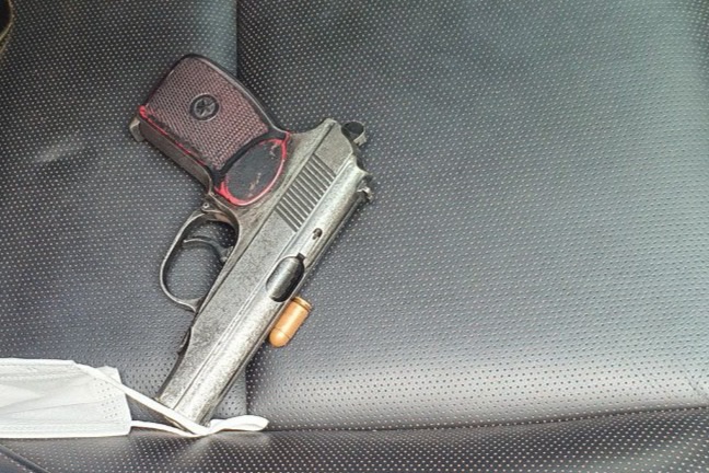 Đối tượng nổ s&uacute;ng tại th&agrave;nh phố Vinh bị khởi tố 2 tội danh - Ảnh 2.