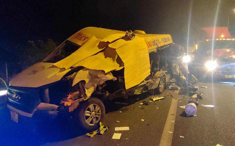 Tai nạn trên cao tốc, tài xế tử vong, 4 người bị thương - Ảnh 1.