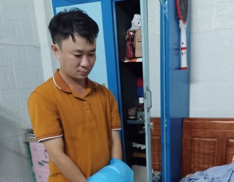 Lên mạng mua quân phục làm chuyện mờ ám ở TP HCM - Ảnh 1. Lên mạng mua quân phục làm chuyện mờ ám ở TP HCM - Ảnh 1.