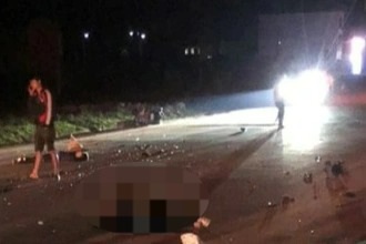 Hai thanh niên tử vong sau cú đâm va xe máy trong đêm - Ảnh 1. Hai thanh niên tử vong sau cú đâm va xe máy trong đêm - Ảnh 1.