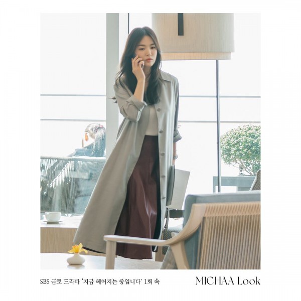 Mẫu áo khoác mà Song Hye Kyo mặc trong phim &quot;cháy hàng&quot; - Ảnh 2.