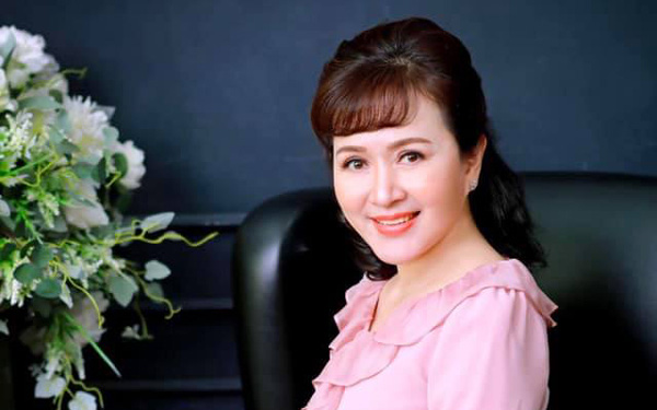 Vẻ ngoài tươi trẻ ở tuổi U60 của NSND Minh Hòa - bà Kim Nhung 'Thương ngày nắng về'