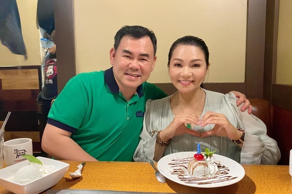 Hôn nhân 19 năm hạnh phúc của "ngôi sao cải lương" Ngọc Huyền