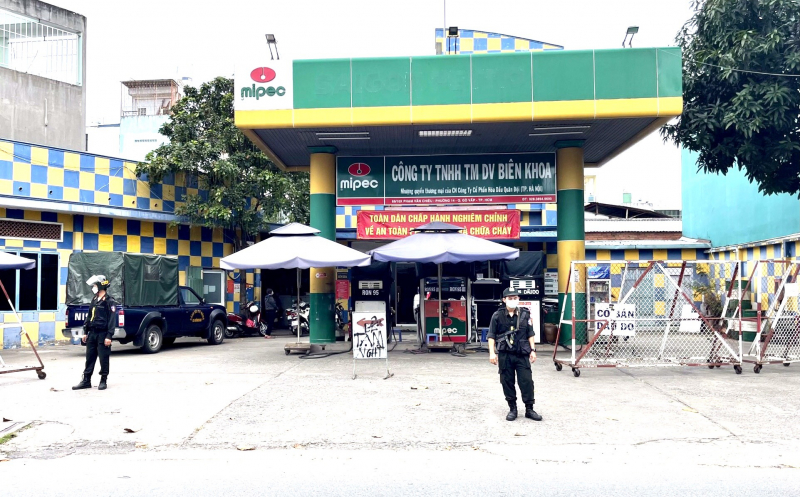 Nữ gi&aacute;m đốc li&ecirc;n quan đường d&acirc;y xăng giả ngh&igrave;n tỷ bị bắt - Ảnh 1.