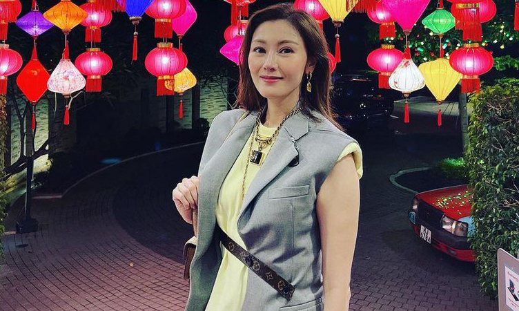 Hoa hậu Lý Gia Hân giữ da khỏe đẹp ở tuổi 51
