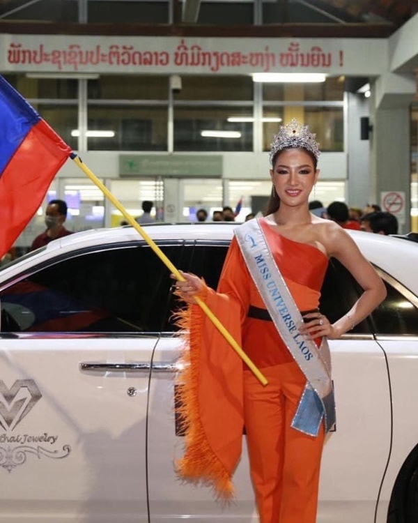 Kim Duyên sành điệu, gợi cảm bên dàn thí sinh Miss Universe 2021 - Ảnh 9.