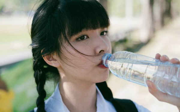 Uống nước vào 3 thời điểm này làm hại thận và hại tim, khuyến cáo 2 thời điểm không khát cũng nên uống để 