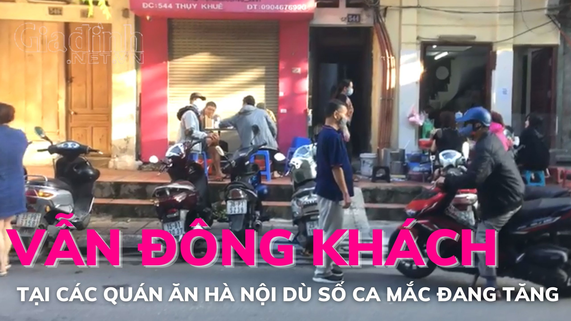 Báo động: Hàng quán Hà Nội vẫn đông khách dù số ca mắc đang tăng cao