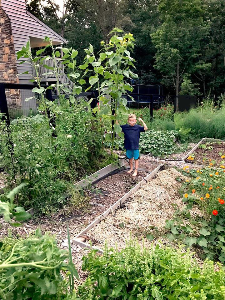 Khu vườn đủ loại rau xanh và quả ngọt của cô gái đam mê làm vườn hữu cơ - Ảnh 13.