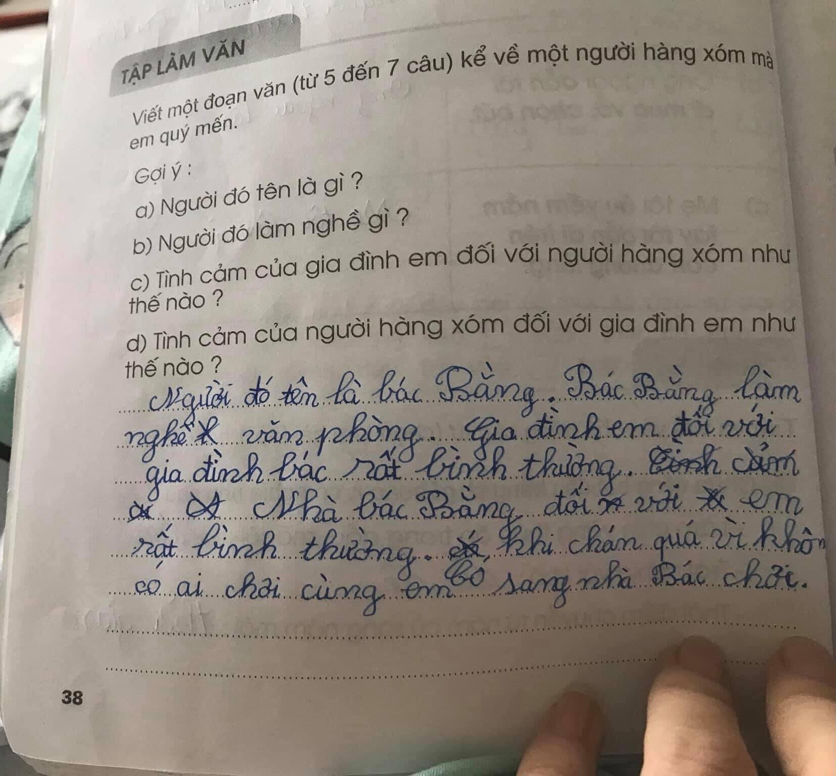 Bài tập làm văn yêu cầu tả người hàng xóm, học trò viết vài câu mà bố mẹ chỉ muốn giấu tiệt đi không để cho ông bác nhà bên thấy - Ảnh 1.