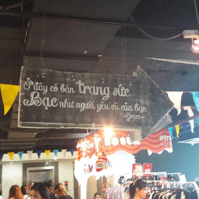 'Cười &ocirc;m bụng' với những biển quảng c&aacute;o mời gọi 'đi v&agrave;o l&ograve;ng người' - Ảnh 1.