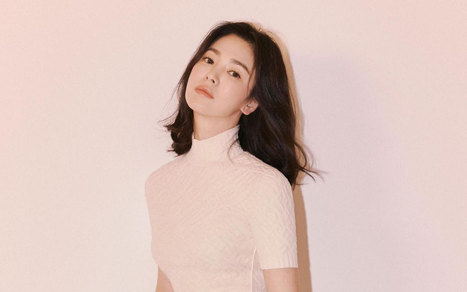 Chóng mặt với Song Hye Kyo: Phút trước còn ngọt ngào trong sáng, phút sau đã lạnh lùng, cá tính giật mình