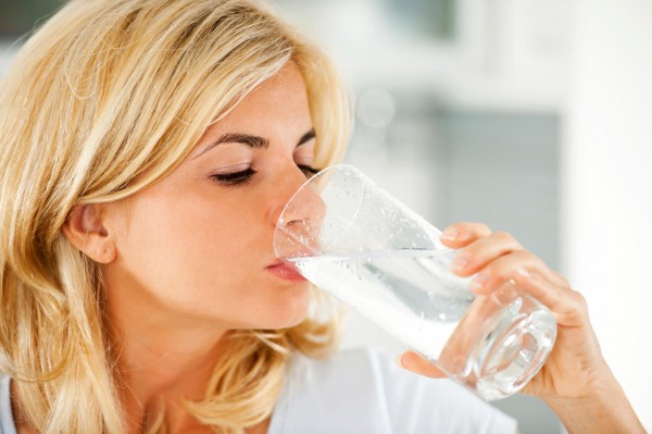 ‘Bật mí’ cách uống nước giúp giảm cân nhanh chóng - Ảnh 1.