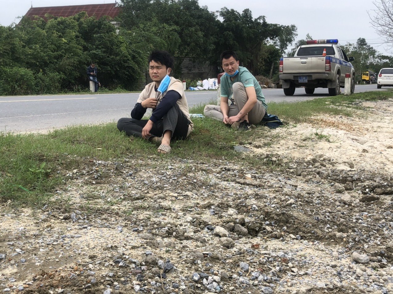 Bắt hai người Trung Quốc nhập cảnh trái phép rồi lại trốn khỏi khu cách ly tập trung - Ảnh 1.