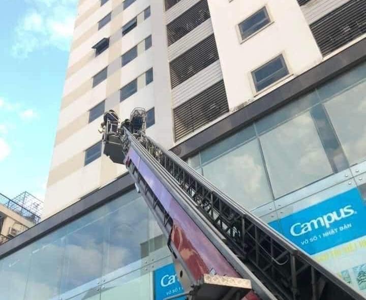 Quảng Ninh: Ch&aacute;u b&eacute; rơi từ tầng 8 chung cư tử vong - Ảnh 1.