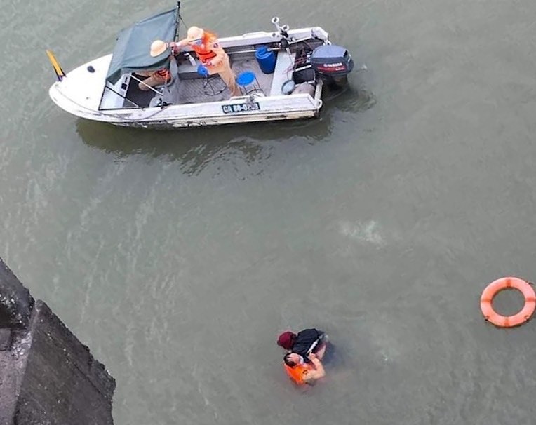 Bắc Ninh: Cứu sống c&ocirc; g&aacute;i để lại thư tuyệt mệnh nhảy cầu Hồ tự tử - Ảnh 1.