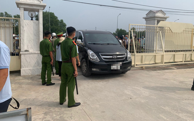 Rắc rối xung quanh 'Tịnh thất Bồng Lai': Mẹ của Diễm My bật khóc trước phiên tòa