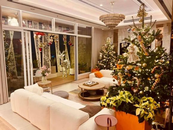 Tràn ngập không khí Giáng sinh trong nhà 'triệu đô' của Hoa hậu Thu Hoài - Ảnh 1.