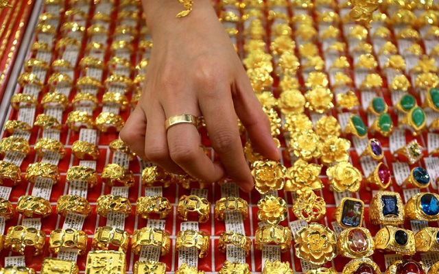 Giá vàng hôm nay 11/12: Tăng vọt phiên cuối tuần, nhu cầu mua vàng vẫn rất lớn