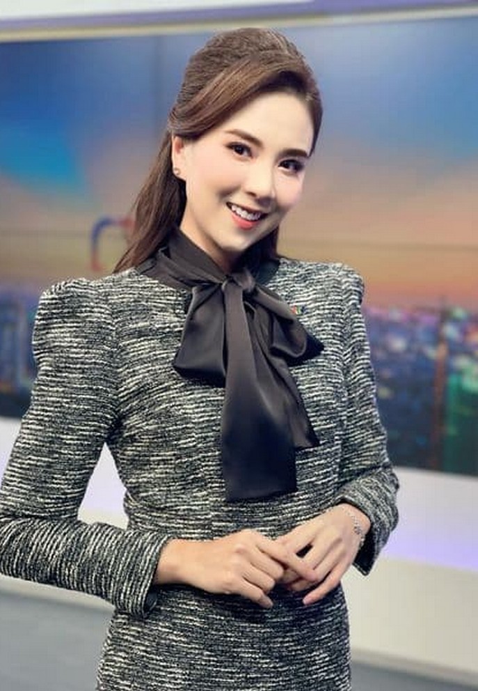 Vợ doanh nhân của MC Bình Minh tự tin diện áo tắm tuổi 44 - Ảnh 4.