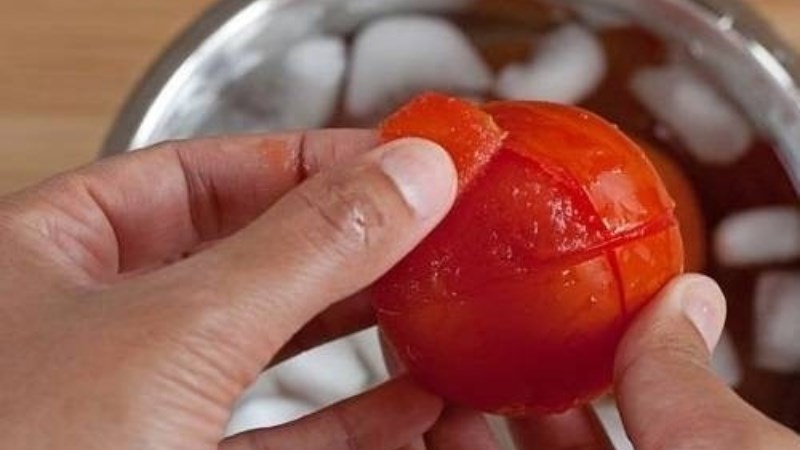 4 cách lột vỏ cà chua cực dễ dàng, nhanh mịn cho chị em nội trợ - Ảnh 4.