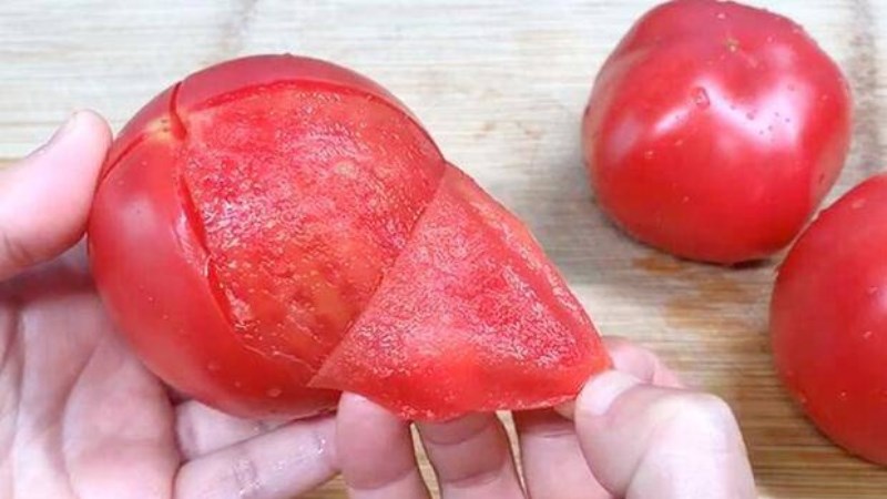 4 cách lột vỏ cà chua cực dễ dàng, nhanh mịn cho chị em nội trợ - Ảnh 8.