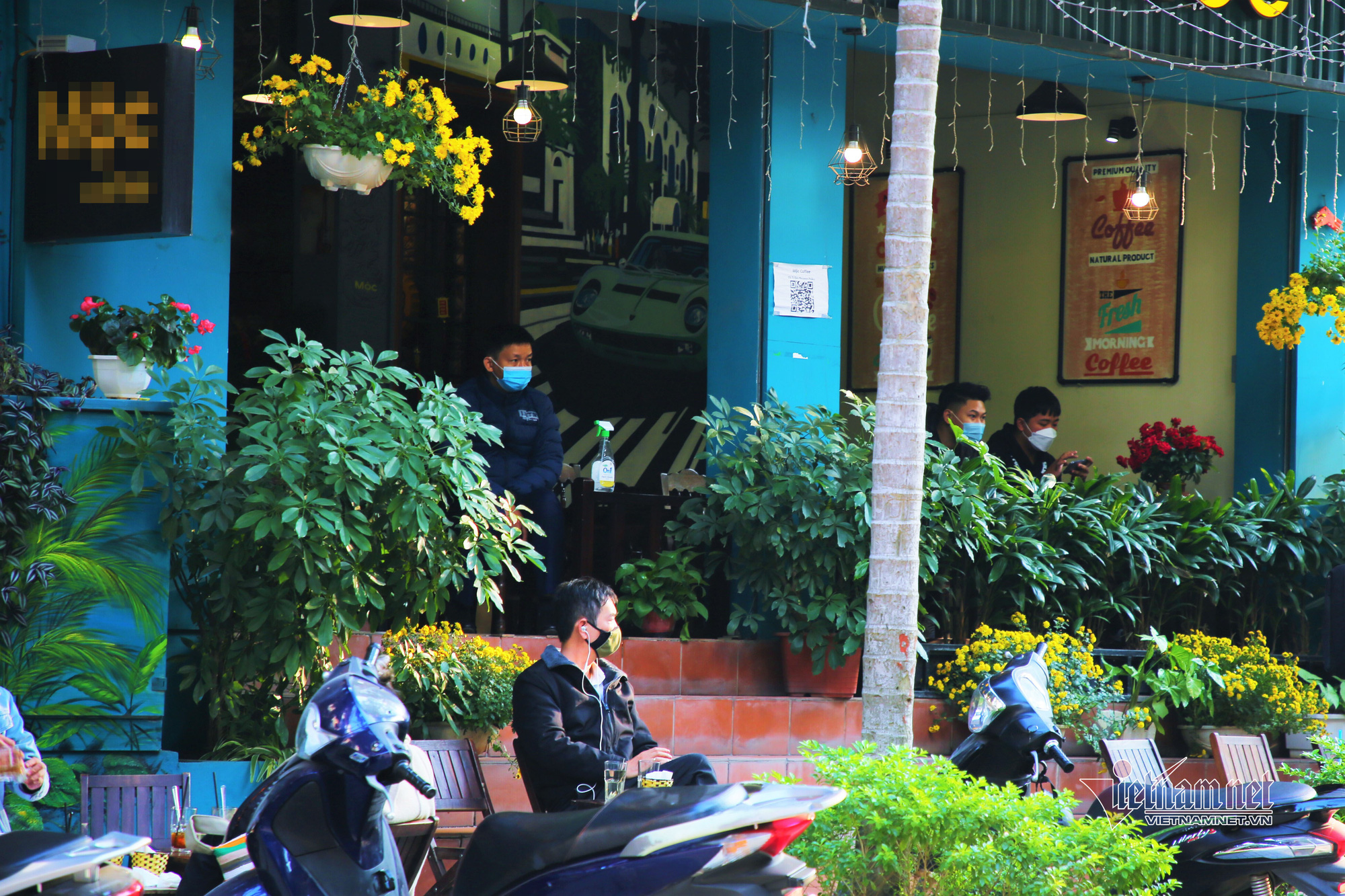 Tin sáng 14/12: Dịch COVID-19 diễn biến phức tạp ở Hà Nội; chủ nhà trọ hào phóng nhất Sài Gòn tái xuất với &quot;hành động lạ&quot; - Ảnh 4.