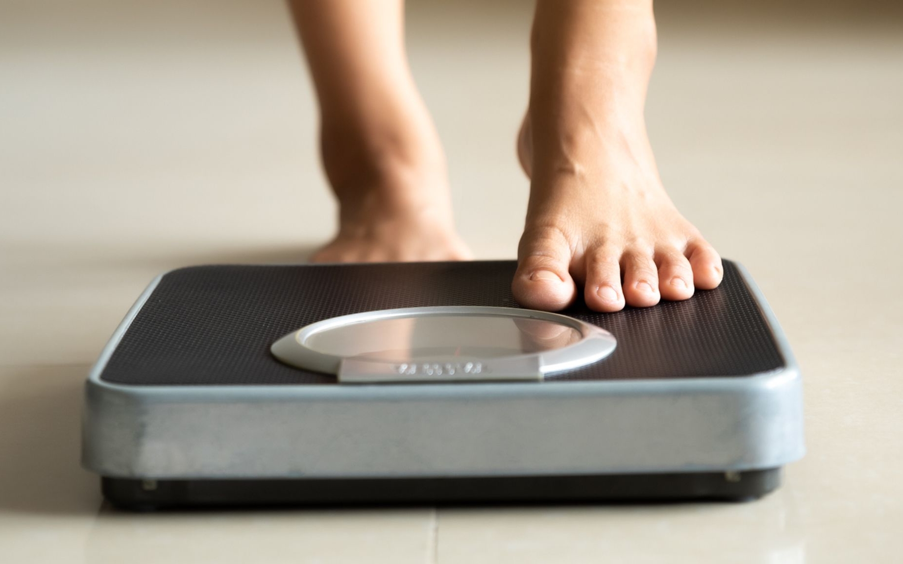 Thường xuyên cảm thấy lạnh, rùng mình có thể là dấu hiệu cảnh báo những vấn đề sức khỏe này - Ảnh 1.