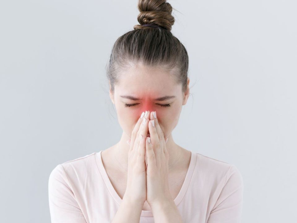 Cách chăm sóc mũi vào mùa đông để phòng bệnh viêm xoang và viêm mũi - Ảnh 1.