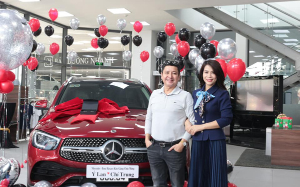 NSƯT Chí Trung và bạn gái doanh nhân có 'niềm vui' mới, fan chúc mừng rần rần