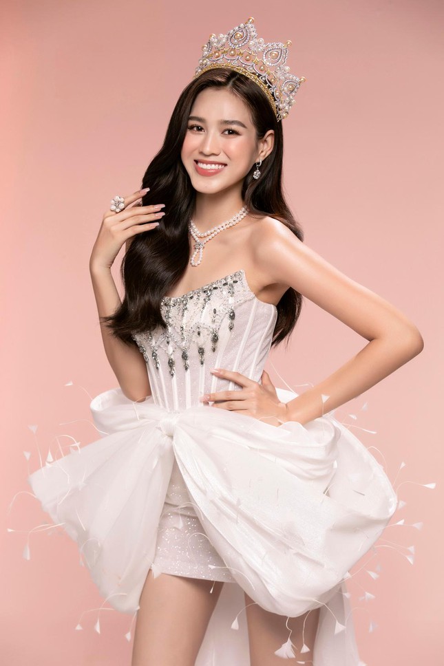Đỗ Thị Hà mang bộ trang sức hơn 100 triệu đồng tới sự kiện từ thiện của Miss World 2021 - Ảnh 3.