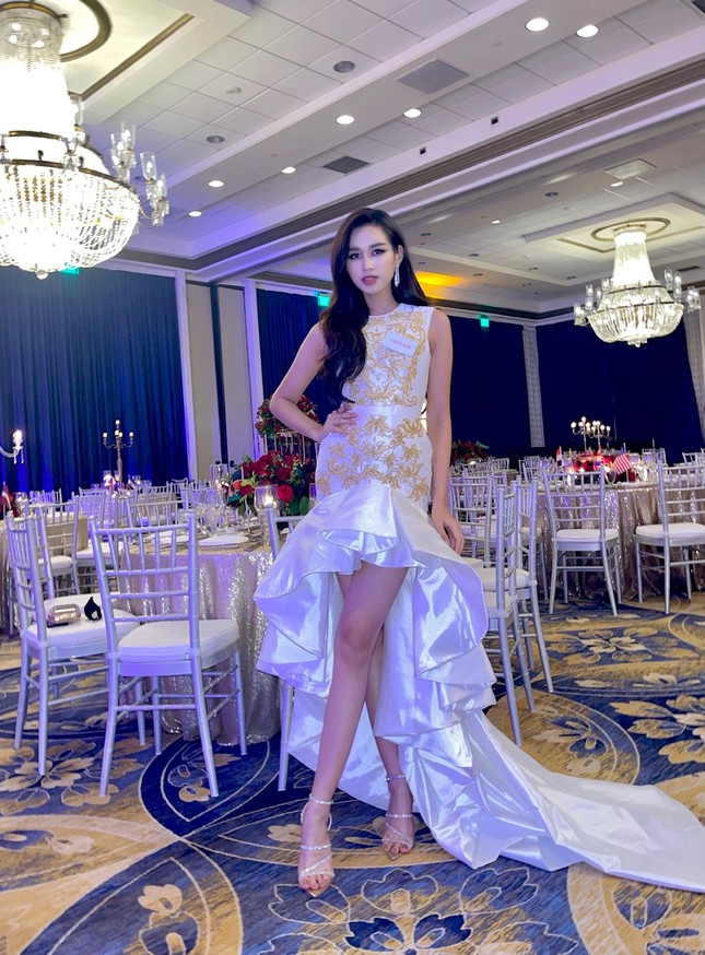 Đỗ Thị Hà mang bộ trang sức hơn 100 triệu đồng tới sự kiện từ thiện của Miss World 2021 - Ảnh 1.