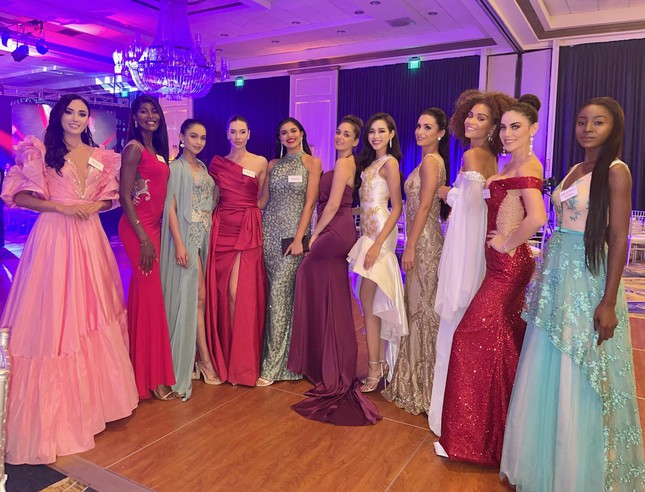 Đỗ Thị Hà mang bộ trang sức hơn 100 triệu đồng tới sự kiện từ thiện của Miss World 2021 - Ảnh 2.