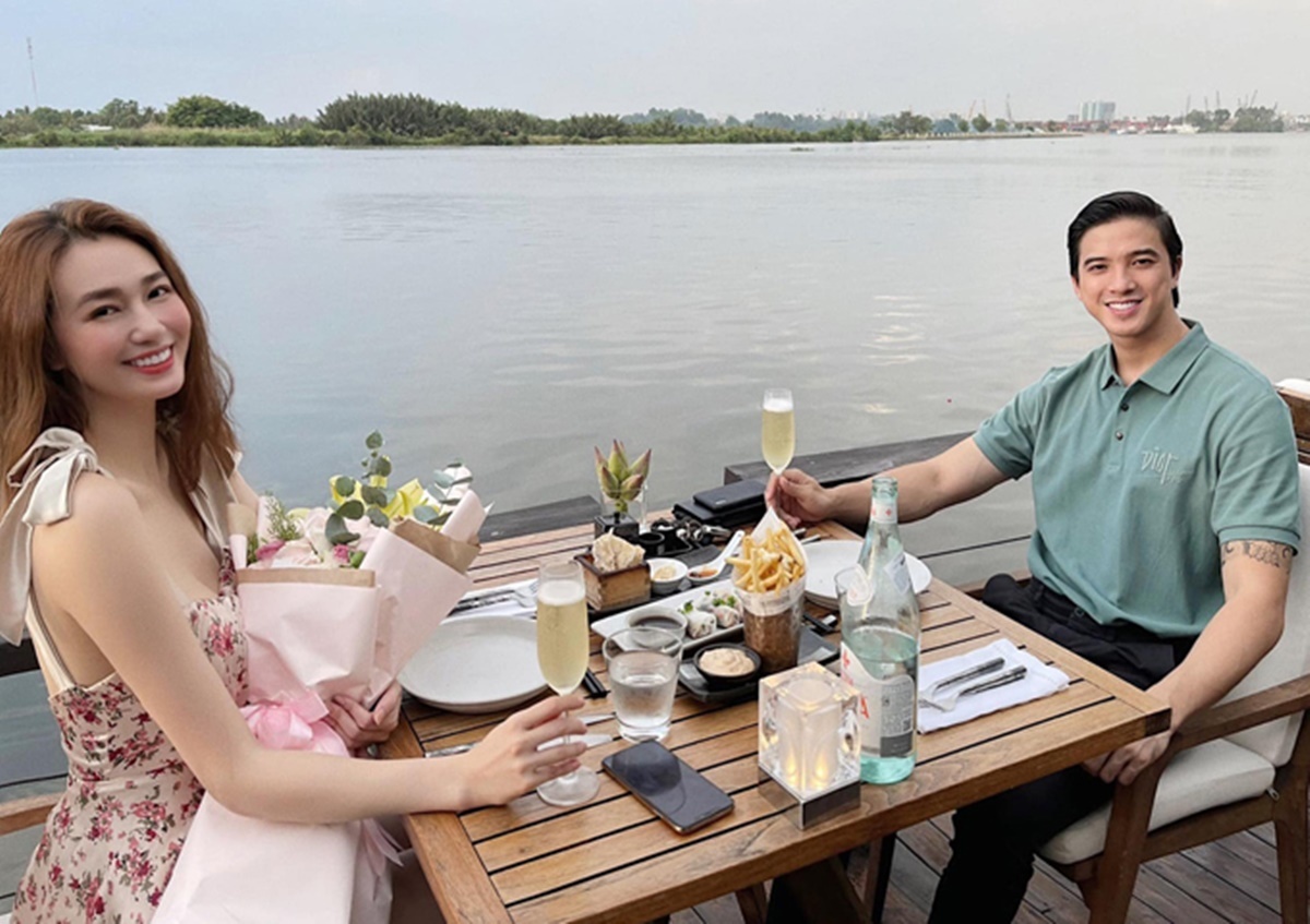 Bốn năm Khánh My, Tiến Vũ kề vai sát cánh - Ảnh 9. Bốn năm Khánh My, Tiến Vũ kề vai sát cánh - Ảnh 9.