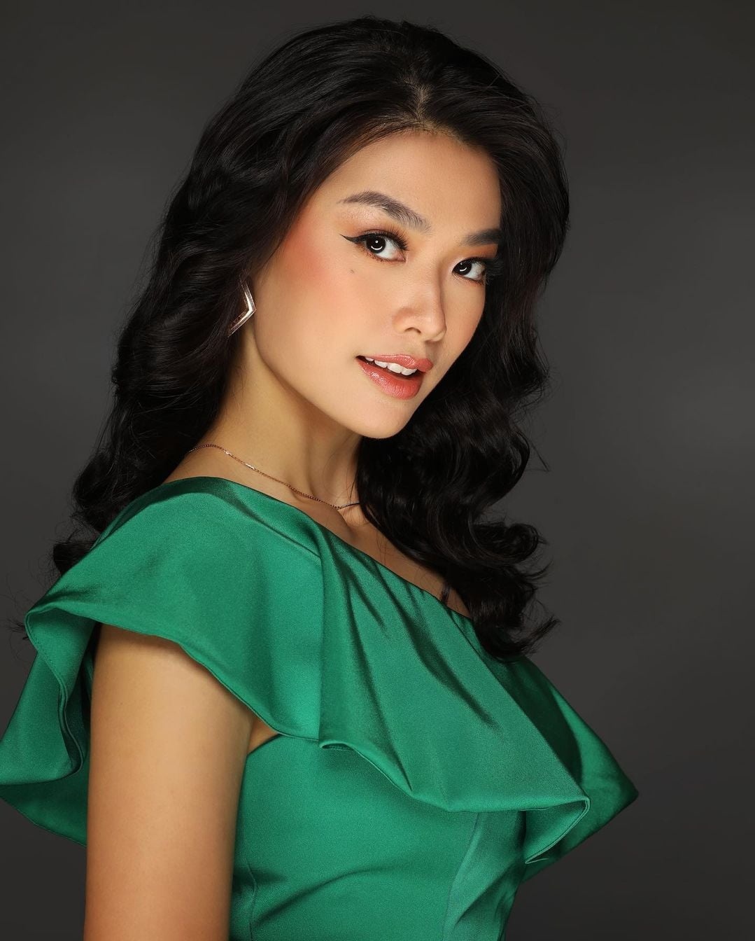 Hoa hau Indonesia mac Covid-19 truoc chung ket Miss World anh 1