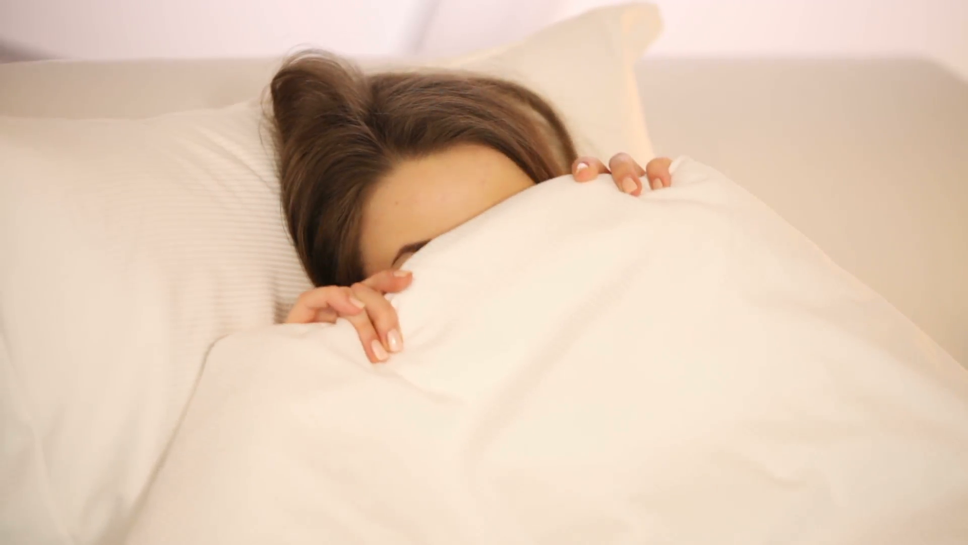 4 thói quen khi ngủ dễ gây hại thân nhiều hơn bạn tưởng, nên thay đổi càng sớm càng tốt - Ảnh 2.