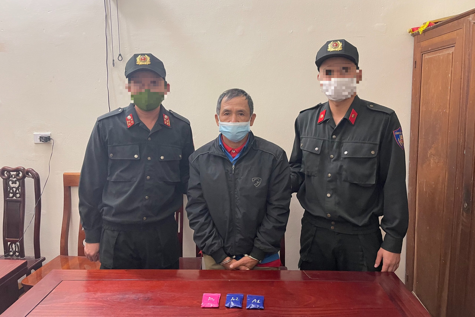 Bắt sinh vi&ecirc;n mua ma t&uacute;y về ph&ograve;ng trọ sử dụng - Ảnh 4.