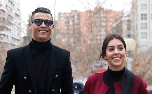 Cristiano Ronaldo hào hứng tiết lộ giới tính cặp song sinh trong bụng bạn gái, kết quả bất ngờ khiến dân tình rần rần bàn thắng này sút quá đẹp - Ảnh 2.