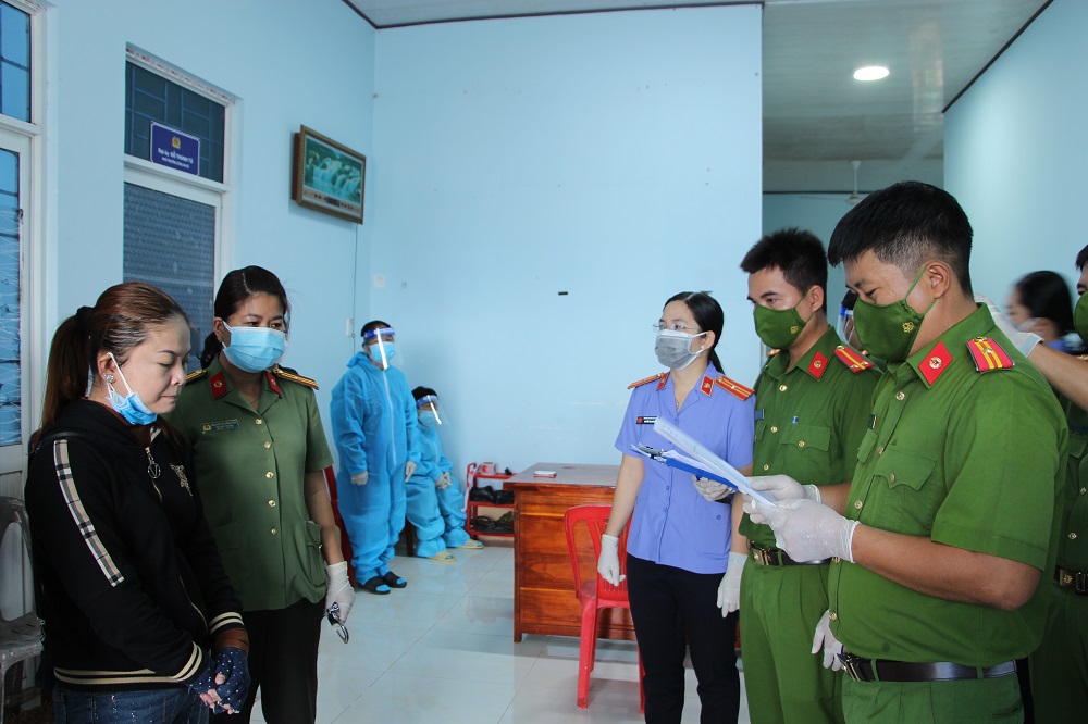 B&iacute; mật b&ecirc;n trong v&agrave; xung quanh căn nh&agrave; thu mua xo&agrave;i gắn nhiều camera - Ảnh 2.