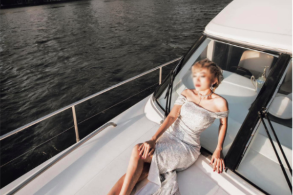 Tiền nơi chiếu bạc x&oacute;m ngh&egrave;o v&agrave; cuộc sống sang chảnh check in du thuyền - Ảnh 3.