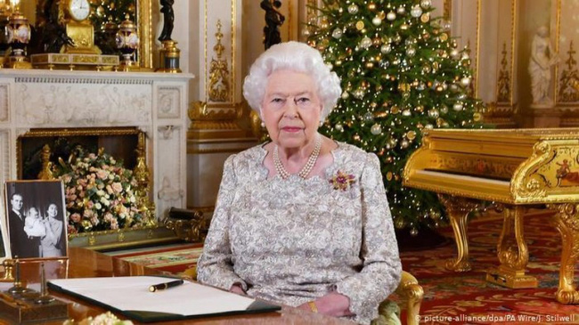 Nữ hoàng và Harry lộ hành động hàn gắn trước Giáng sinh - Ảnh 2.