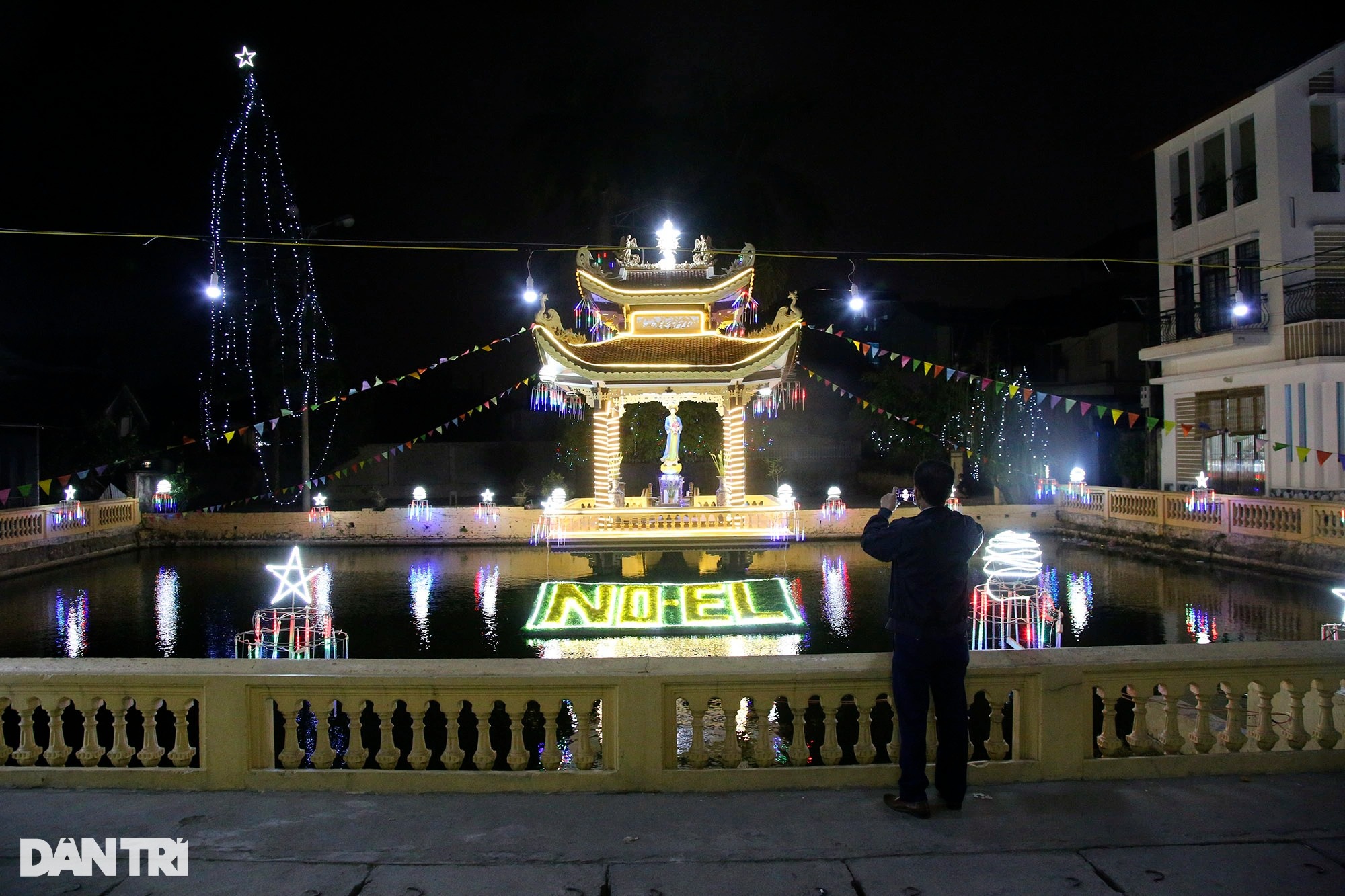 Ngôi làng hơn 100 năm tuổi ở Hà Nội lung linh như xứ sở thần tiên dịp Noel - Ảnh 13.