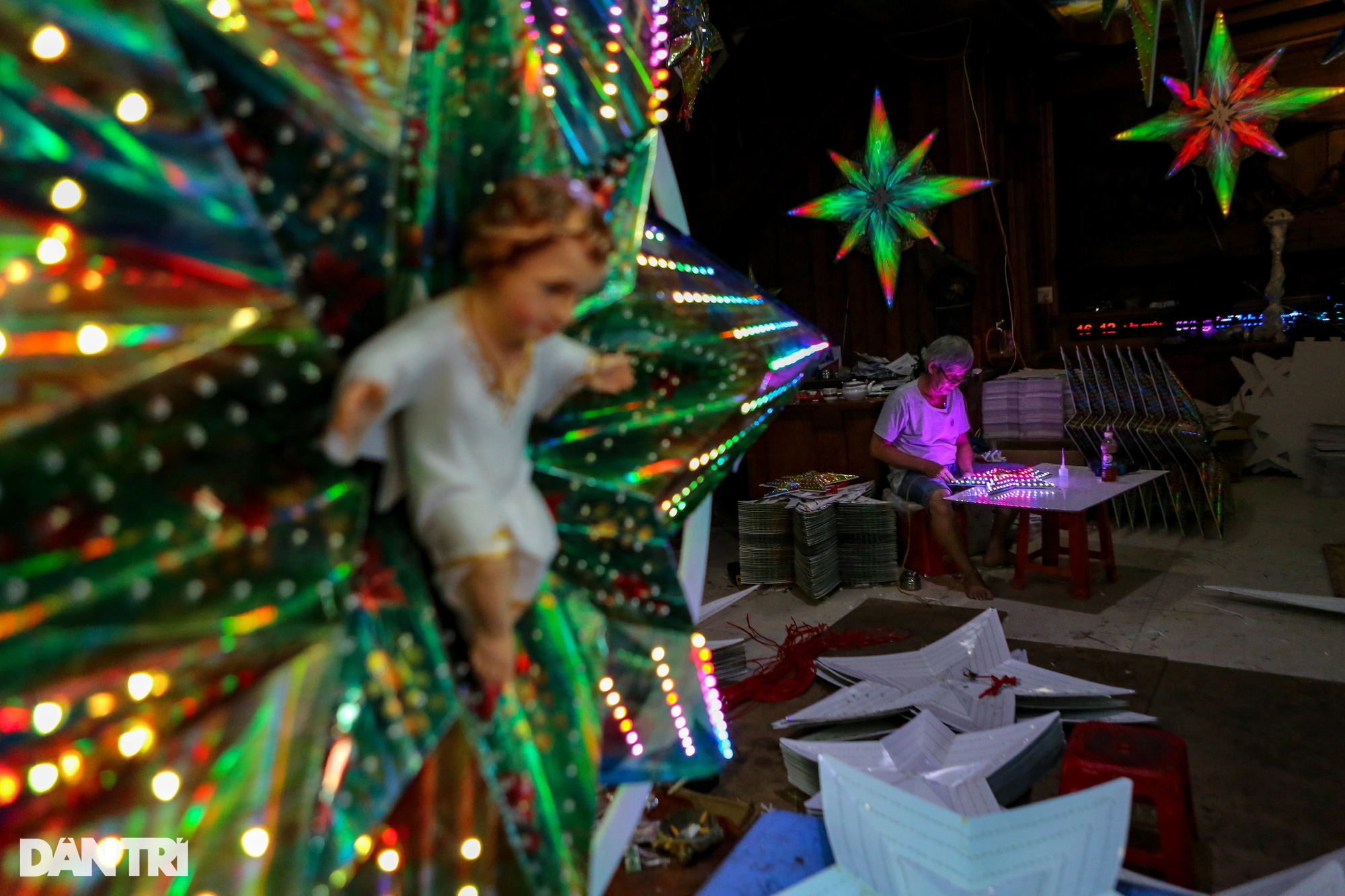 Gia đình hơn 20 năm làm đèn ngôi sao Giáng sinh ở Sài Gòn - Ảnh 6.