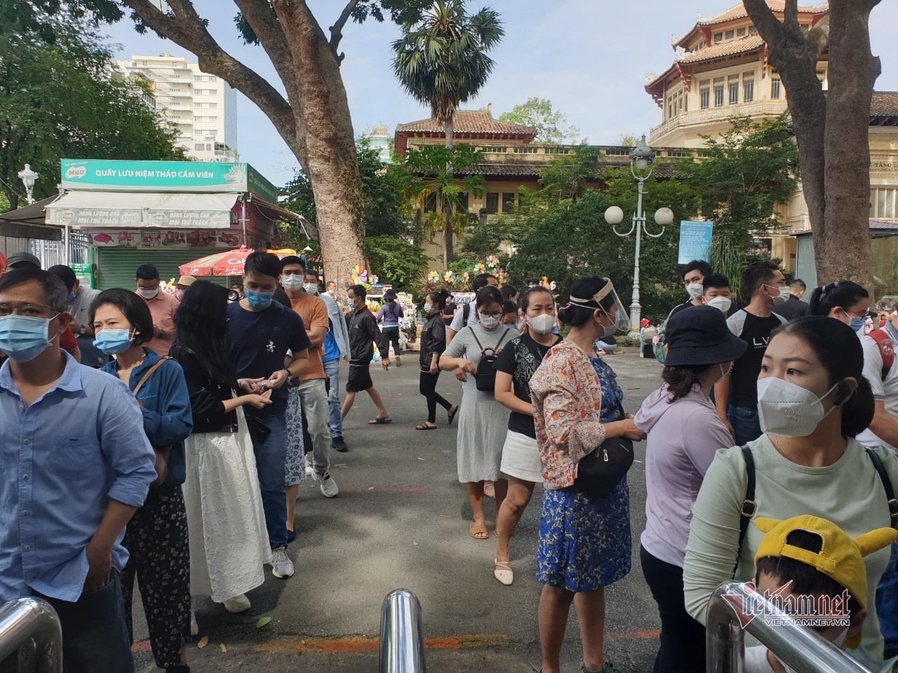 Thảo Cầm Viên Sài Gòn bất ngờ đón hàng nghìn khách vui chơi ngày cuối tuần - Ảnh 4.